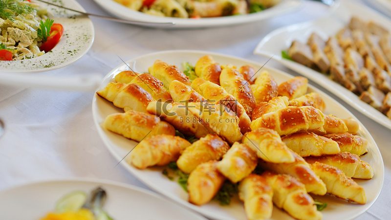 速冻食品与冷冻食品：安全性的比较与选择