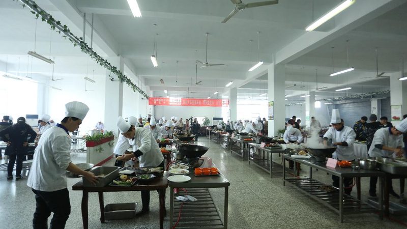 预制菜餐盒材质大揭秘：PP与PET的差异化解析
